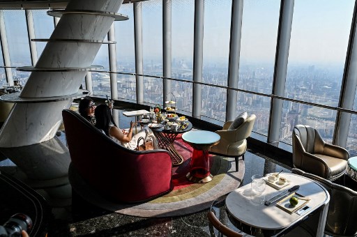 Hotel Tertinggi di Dunia Dibuka di Tiongkok