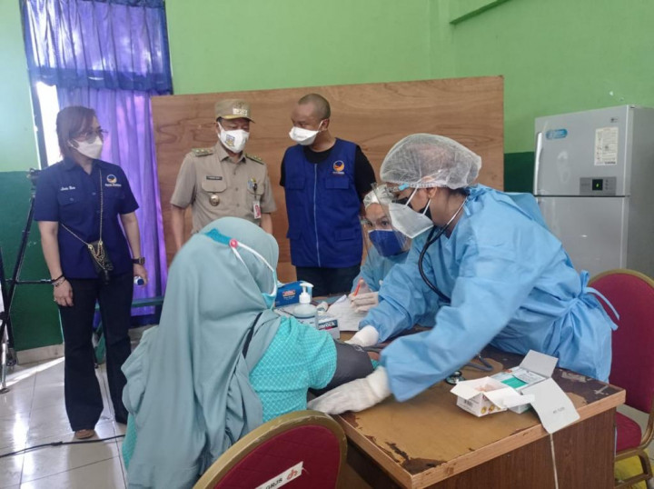 Warga Jaksel Antusias Ikuti Vaksinasi di Posko Satgas Covid-19 NasDem