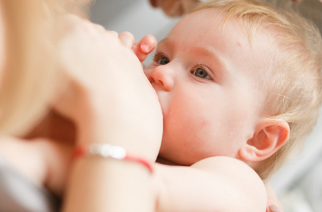 Bolehkah Ibu Positif Covid-19 Tetap Menyusui Buah Hatinya?