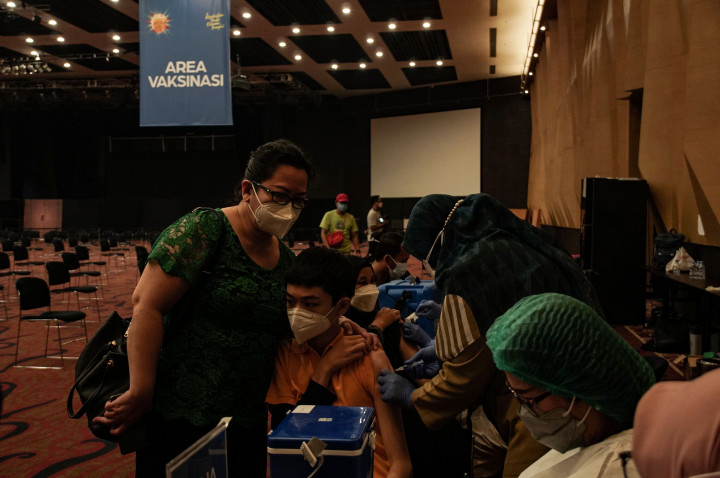 Suasana Vaksinasi Covid-19 Anak di Mal Kota Kasablanka