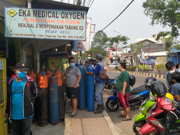 Populer Daerah, Kesulitan Cari Tempat Isi Ulang Oksigen Hingga Viral Video Mak Tak Takut Covid-19