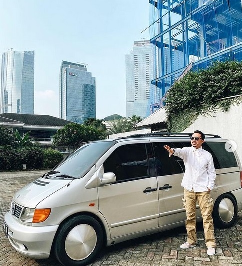 Misi Mulia Omesh, Sulap Mobil Mercedes-Benz Vito jadi Ambulans Darurat