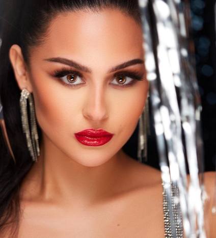 Trik Make Up untuk Menyiasati Double Chin