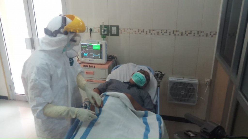 Simulasi penanganan pasien covid-19 di RSUD Soeselo, Slawi, Tegal. Foto: Medcom.id/Kuntoro Tayubi