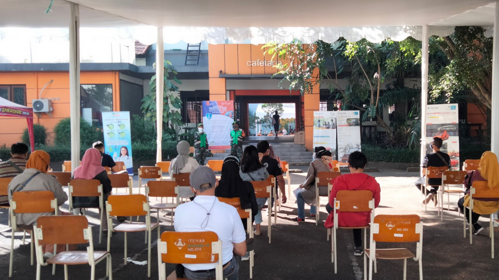 Vaksinasi massal di kampus Itenas Bandung berlangsung selama tiga hari, yakni 6-8 Juli 2021. Medcom.id/Roni K