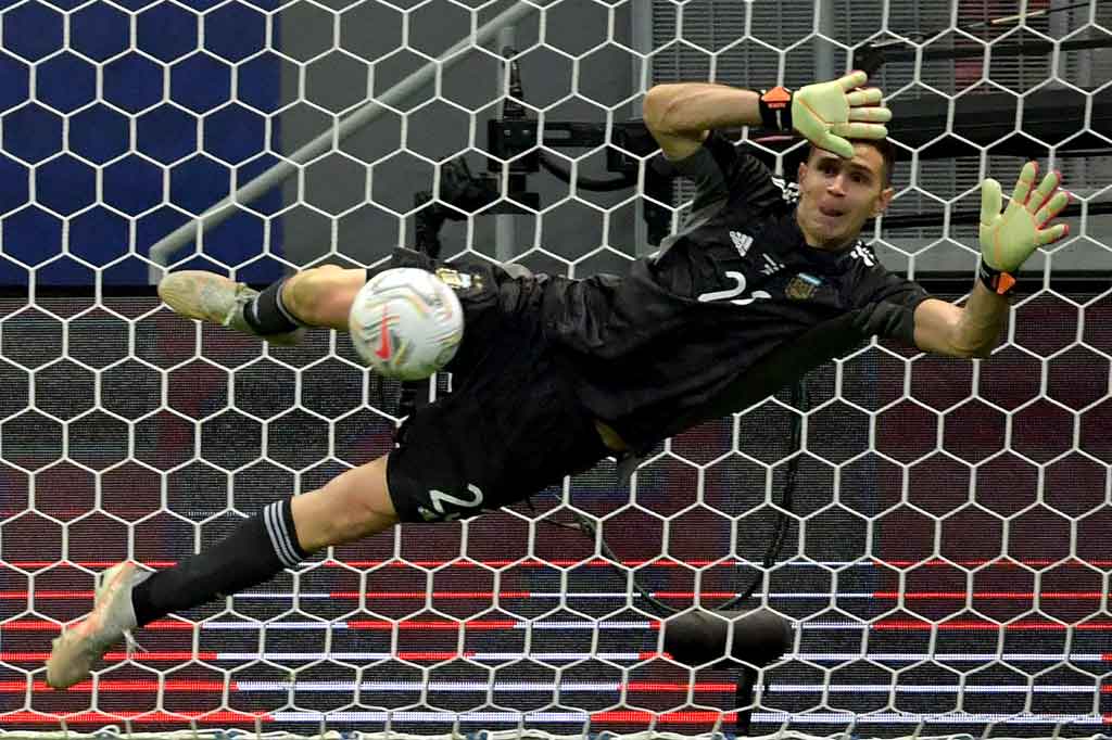 Melihat Aksi Kiper Argentina Gagalkan 3 Penalti Kolombia