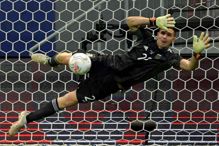 Melihat Aksi Kiper Argentina Gagalkan 3 Penalti Kolombia