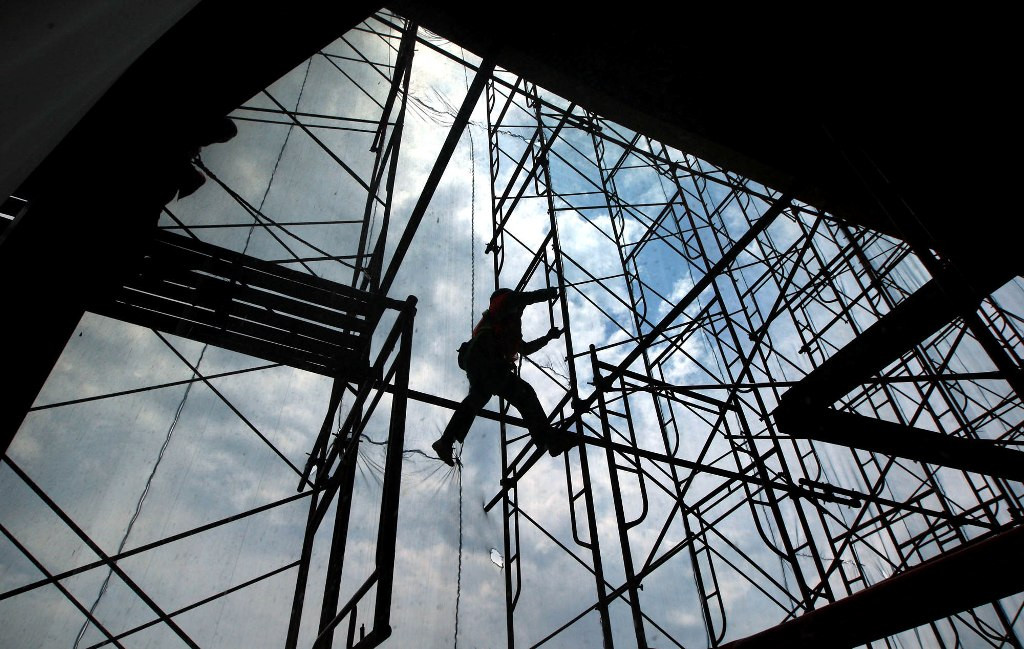 Sektor jasa konstruksi masuk dalam salah satu sektor kritikal. Foto: ilustrasi dok MI. 