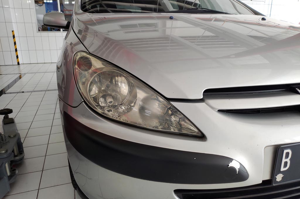 Lampu mika yang menguning bisa disebabkan penggunaan bohlam yang tidak sesuai standar. Peugeot