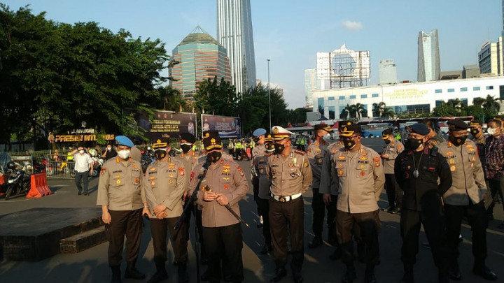 Polisi Sisir Gedung Pencakar Langit Cari Perusahaan yang Langgar PPKM Darurat