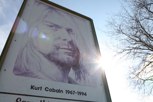 Wow! Gitar Legendaris Kurt Cobain Dirilis Ulang, Harganya Setara Motor Bebek