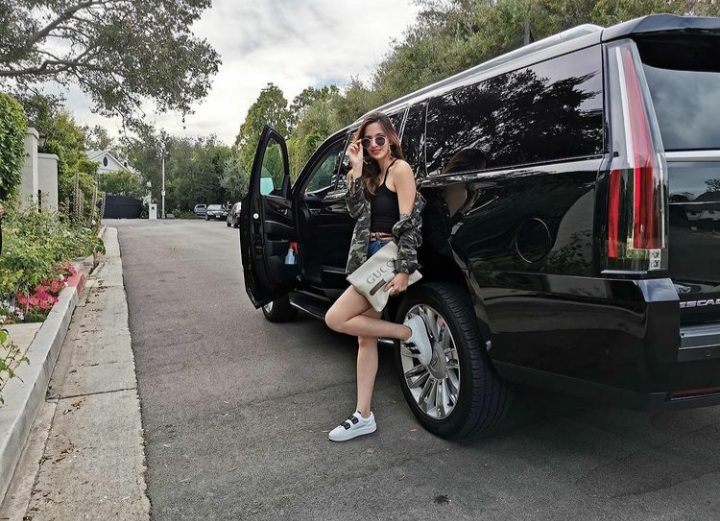 Sebelum Dipersunting Ardi Bakrie, Nia Ramadhani Kendarai Mobil Murah Ini