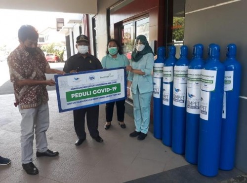 Media Group dan BenihBaik.Com Salurkan 66 Tabung Oksigen ke 6 RS di Jepara