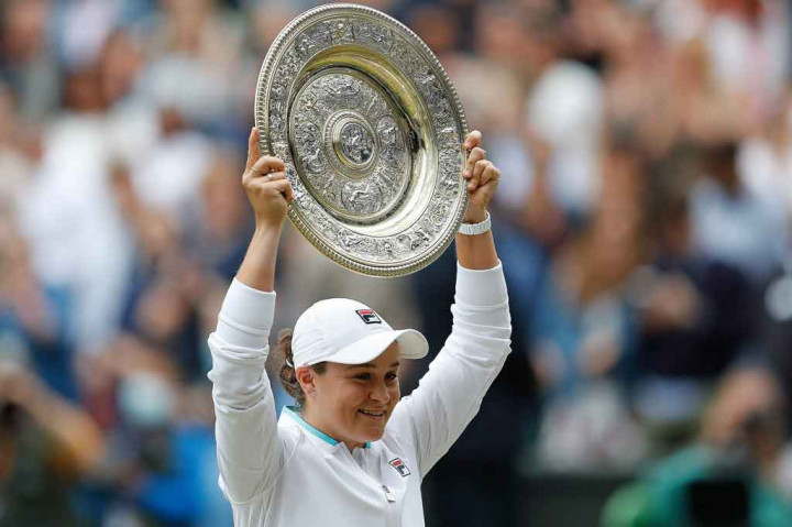 Selebrasi Ashleigh Barty usai Juara Wimbledon Pertama Kali