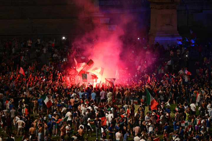 Foto: Fans Italia Berpesta Rayakan Gelar Juara Euro 2020
