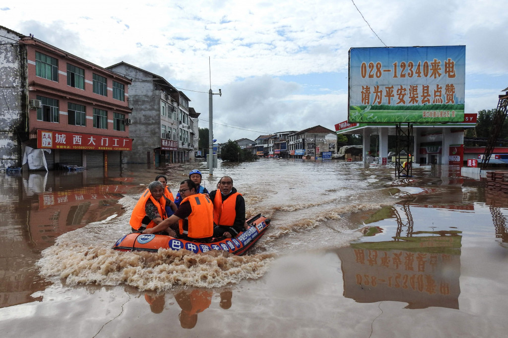Banjir Terjang Tiongkok, Ribuan Warga Dievakuasi