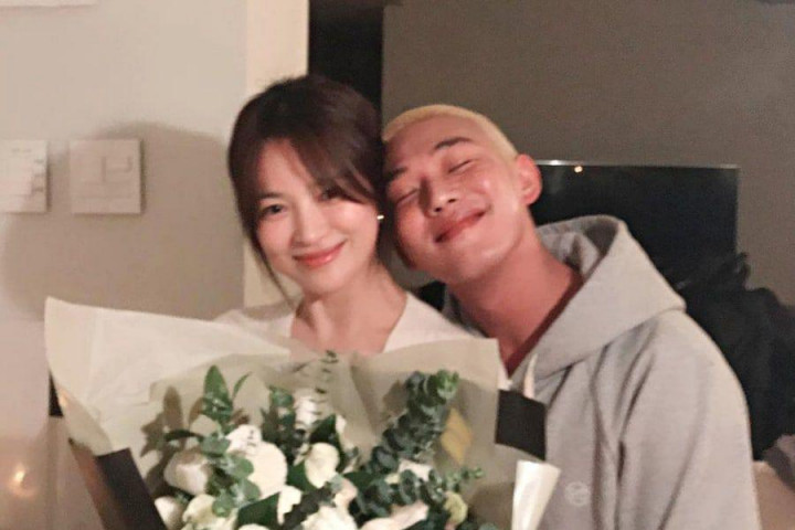 Song Hye Kyo Bagikan Foto Bersama Yoo Ah In, Menggemaskan!