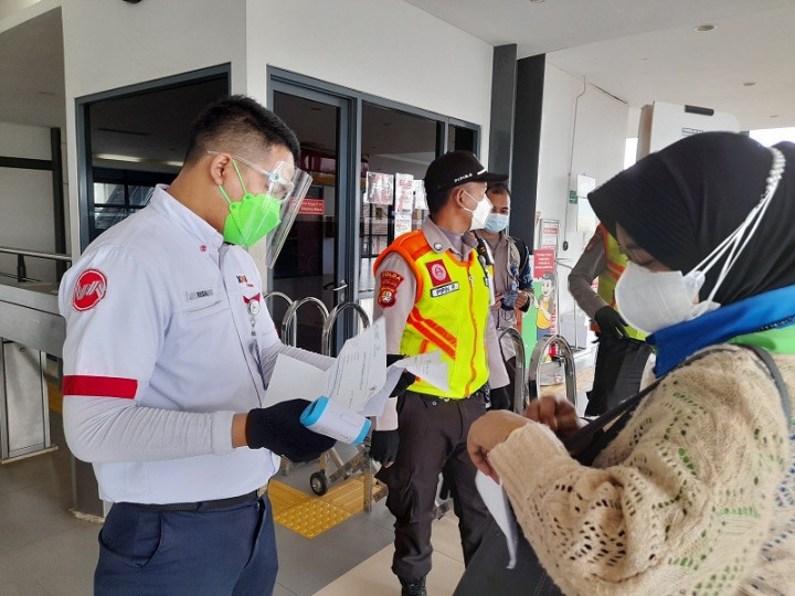 Pengguna KRL Meningkat di Hari Kedua Wajib STRP