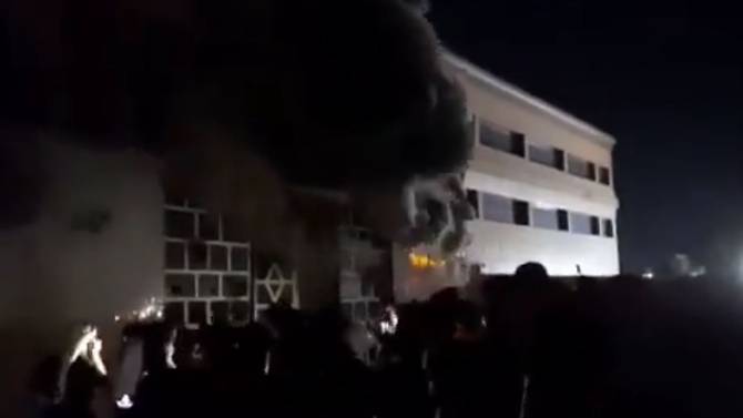 Kebakaran di Rumah Saki Al-Hussein, Irak menyebabkan 52 orang tewas. Foto: AFP