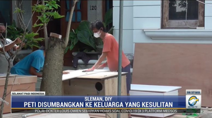 Warga Yogyakarta Gotong Royong Buat Peti Jenazah Covid-19