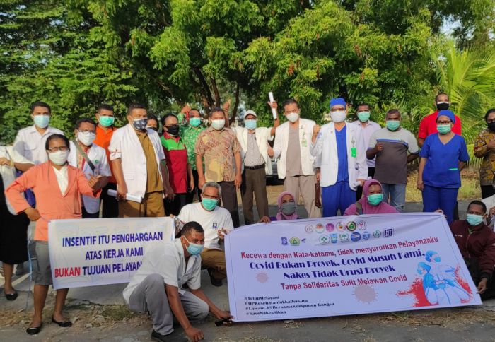 Buntut Tudingan <i>Proyekan</i> Covid-19, Nakes Sikka Datangi Gedung DPRD