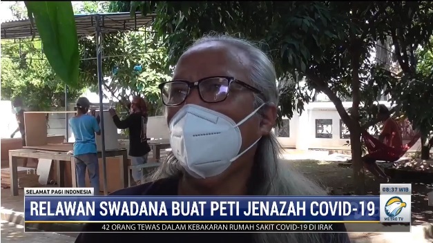 Patut Ditiru, Warga Swadana Buat Peti Jenazah Pasien Covid-19