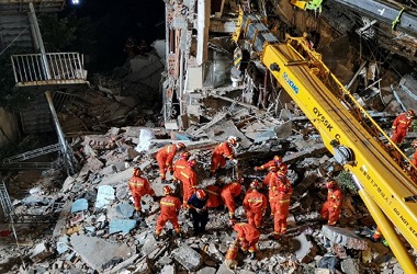 8 Orang Tewas dalam Insiden Hotel Roboh di Tiongkok