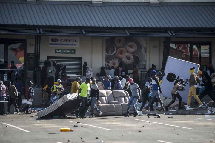 Suasana Kerusuhan Afrika Selatan yang Mengakibatkan 32 Orang Meninggal Dunia