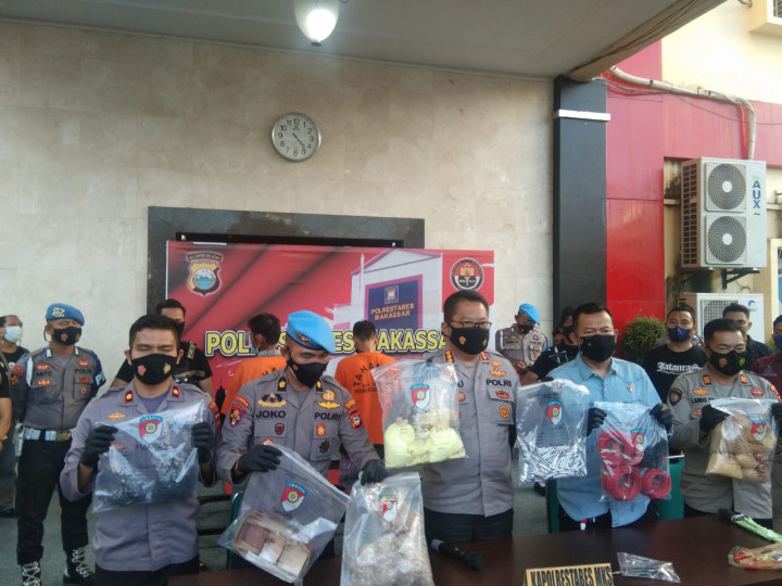 Dua Pembuat Bom Ikan di Makassar Ditangkap