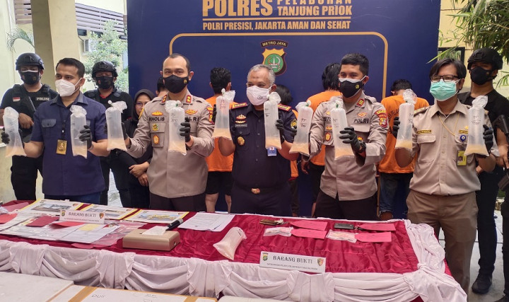 Polisi Menggagalkan Penyelundupan Benur Senilai Rp6 Miliar