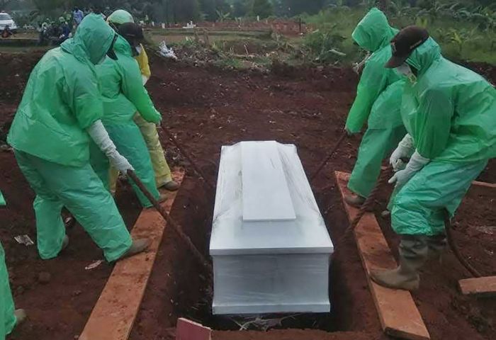 Jenazah Tertukar, Kuburan Pasien Covid-19 di Sidoarjo Dibongkar