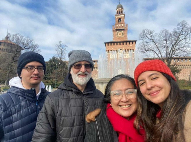 Dewi Irawan bersama suami dan anak-anaknya (Foto: instagram)