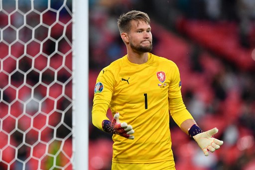 Olympiakos Rekrut Kiper Timnas Ceko