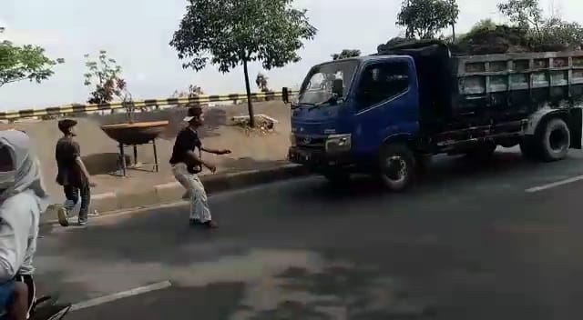 Remaja di Cikarang Tewas Terlindas Truk saat Bikin Konten Sosial Media