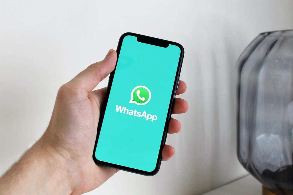 WhatsApp Camera Likes to Zoom Alone?  Here’s How To Fix It!