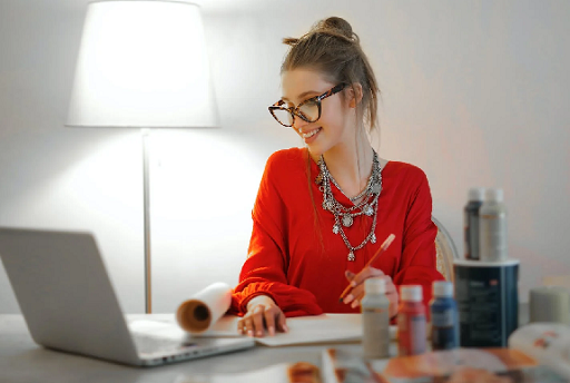 Pentingnya Melindungi Mata dari Paparan Blue Light saat WFH