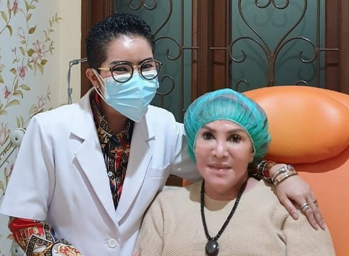 Cerita Mpok Atiek 21 Kali Operasi Angkat Silikon