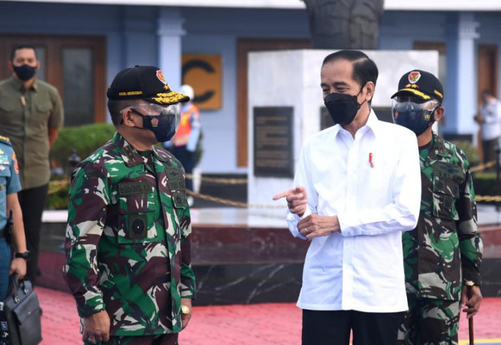 Jokowi Tinjau Pabrik Produksi Oksigen Medis di Cakung