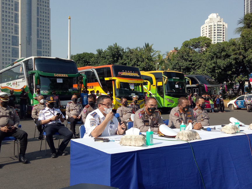 Konferensi pers soal pelanggaran 36 bus antarkota. Medcom.id/Siti Yona Hukmana