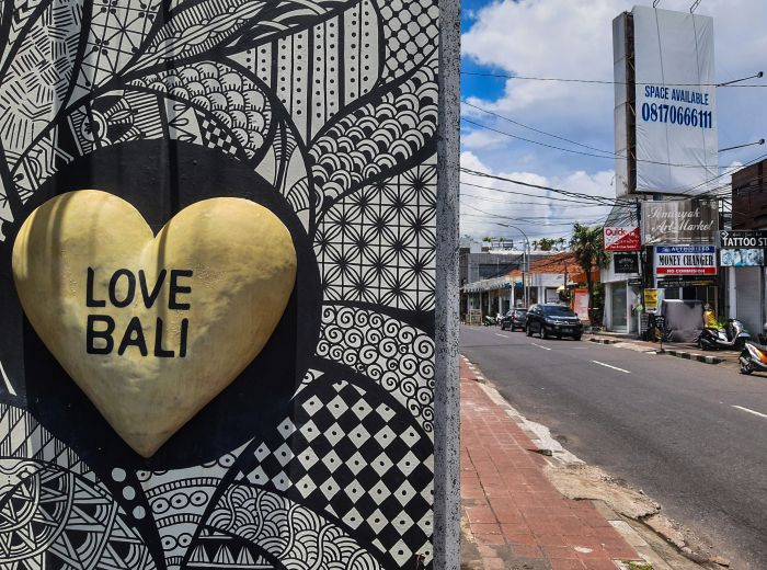 Suasana jalan Seminyak di Bali yang lengang. Foto: MI/Sumaryanto Brono