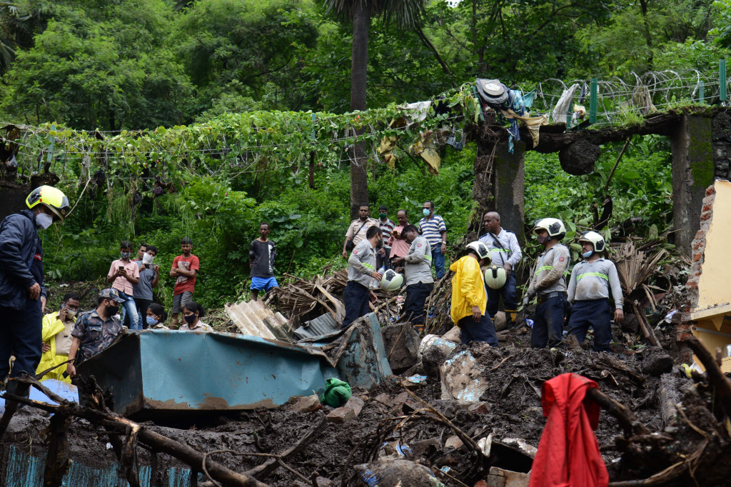 23 Orang Meninggal Akibat Tanah Longsor di Mumbai