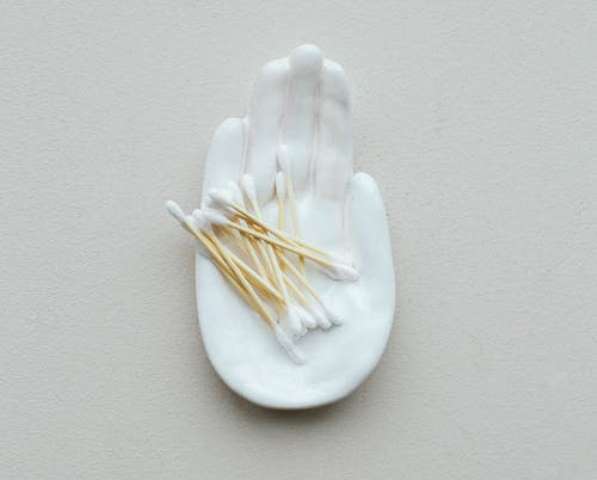 4 Bahaya Pakai Cotton Bud Terlalu Dalam