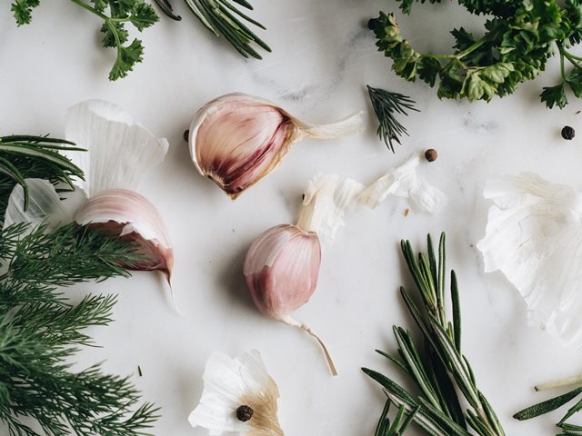 Cara Mengurangi Bau Bawang Putih di Mulut