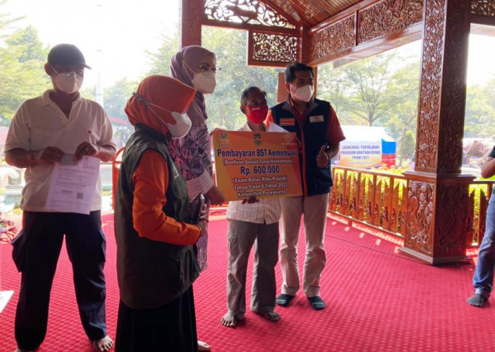 Serentak Pos Indonesia Salurkan BST, Pemkab Purwakarta Siap Bantu