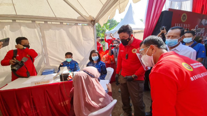 BIN Lakukan Vaksinasi dari Pintu ke Pintu dan Berikan Bansos di 6 Provinsi