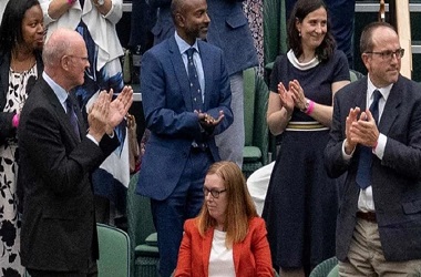 Sarah Gilbert, Pengembang Vaksin Astrazeneca Dapat <i>Standing Ovation</i> di Wimbledon