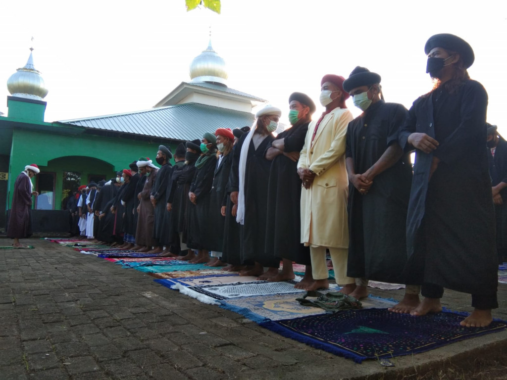 Jemaah An Nadzir di Kabupaten Gowa, Sulawesi Selatan, saat akan melaksanakan salat Iduladha 1442 Hijriah, Senin, 19 Juli 2021. Medcom.id/ Muhamad Syawaluddin