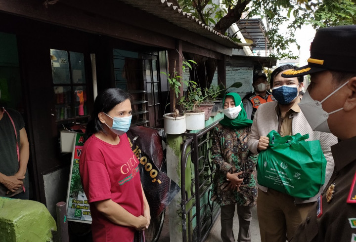 Ribuan Sembako Dibagikan ke Warga Terdampak PPKM Darurat di Jakpus