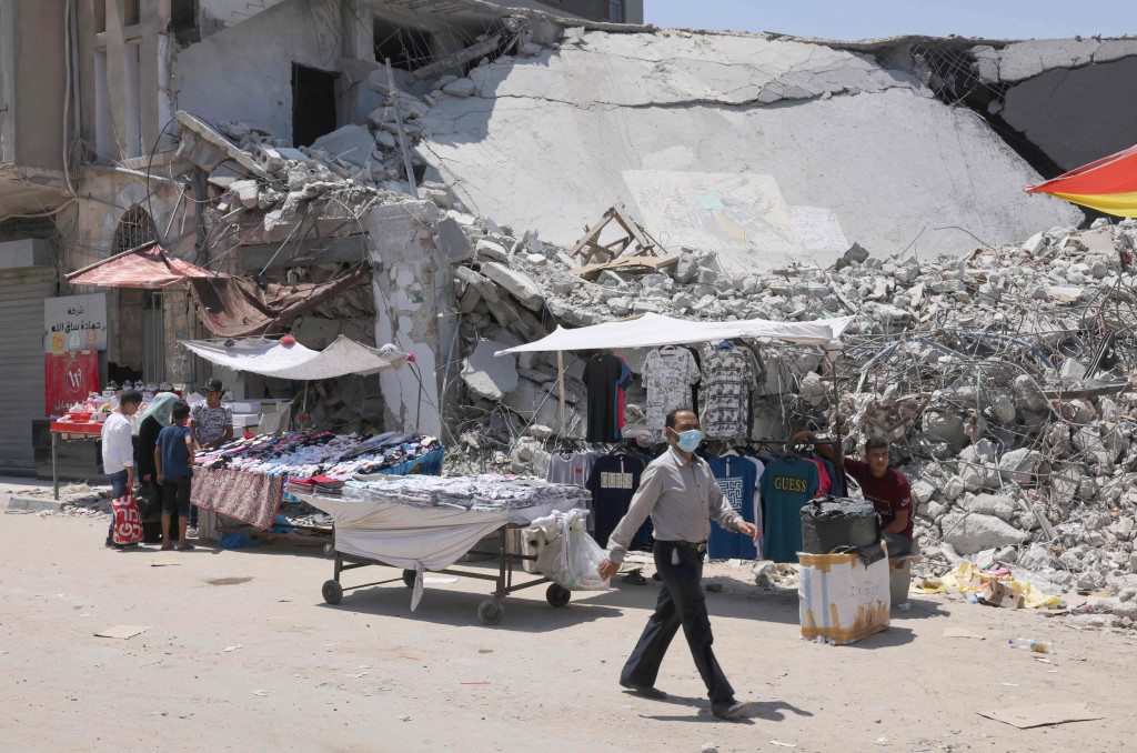 Potret PKL di Palestina Menjajakan Dagangan di Antara Reruntuhan Jelang Idul Adha