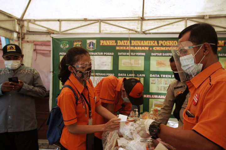 Kejar Target, Libur Iduladha Pos Indonesia Serahkan BST kepada 40 Ribu KPM di Jakarta